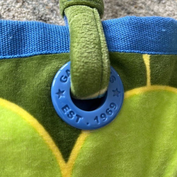 Gap scalloped pattern tote - Picture 2 of 4